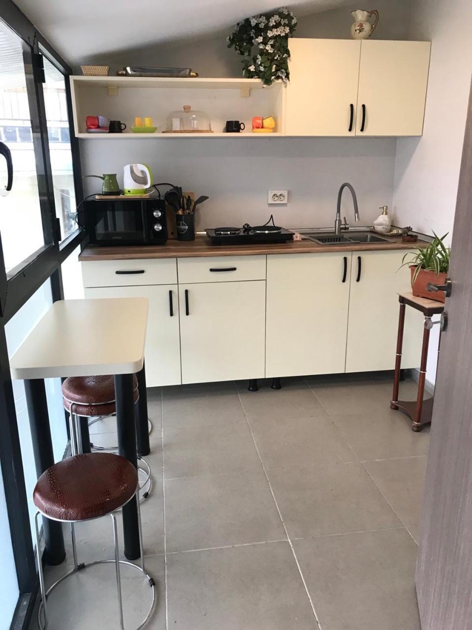 Lia'S Guest House Тбилиси Екстериор снимка