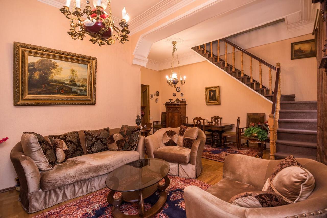 Lia'S Guest House Тбилиси Екстериор снимка