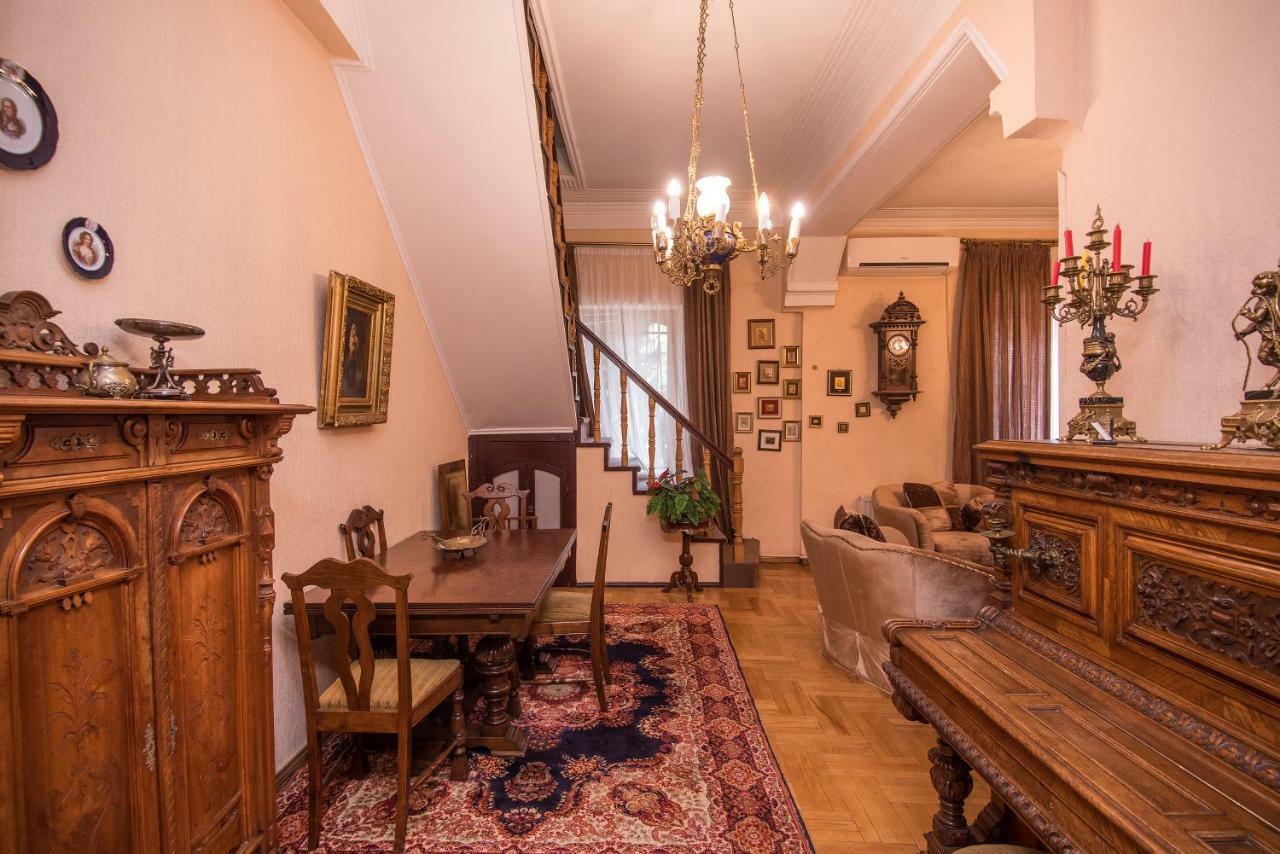 Lia'S Guest House Тбилиси Екстериор снимка