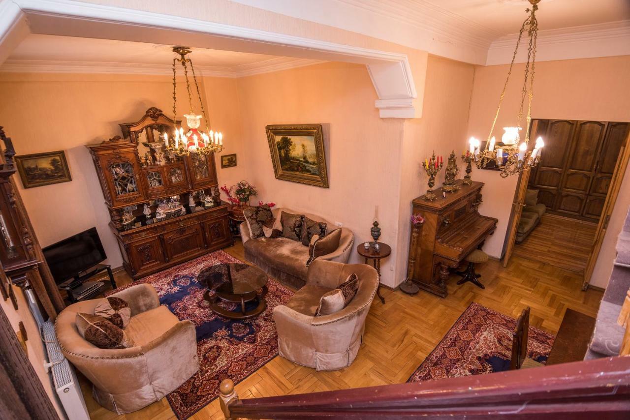 Lia'S Guest House Тбилиси Екстериор снимка