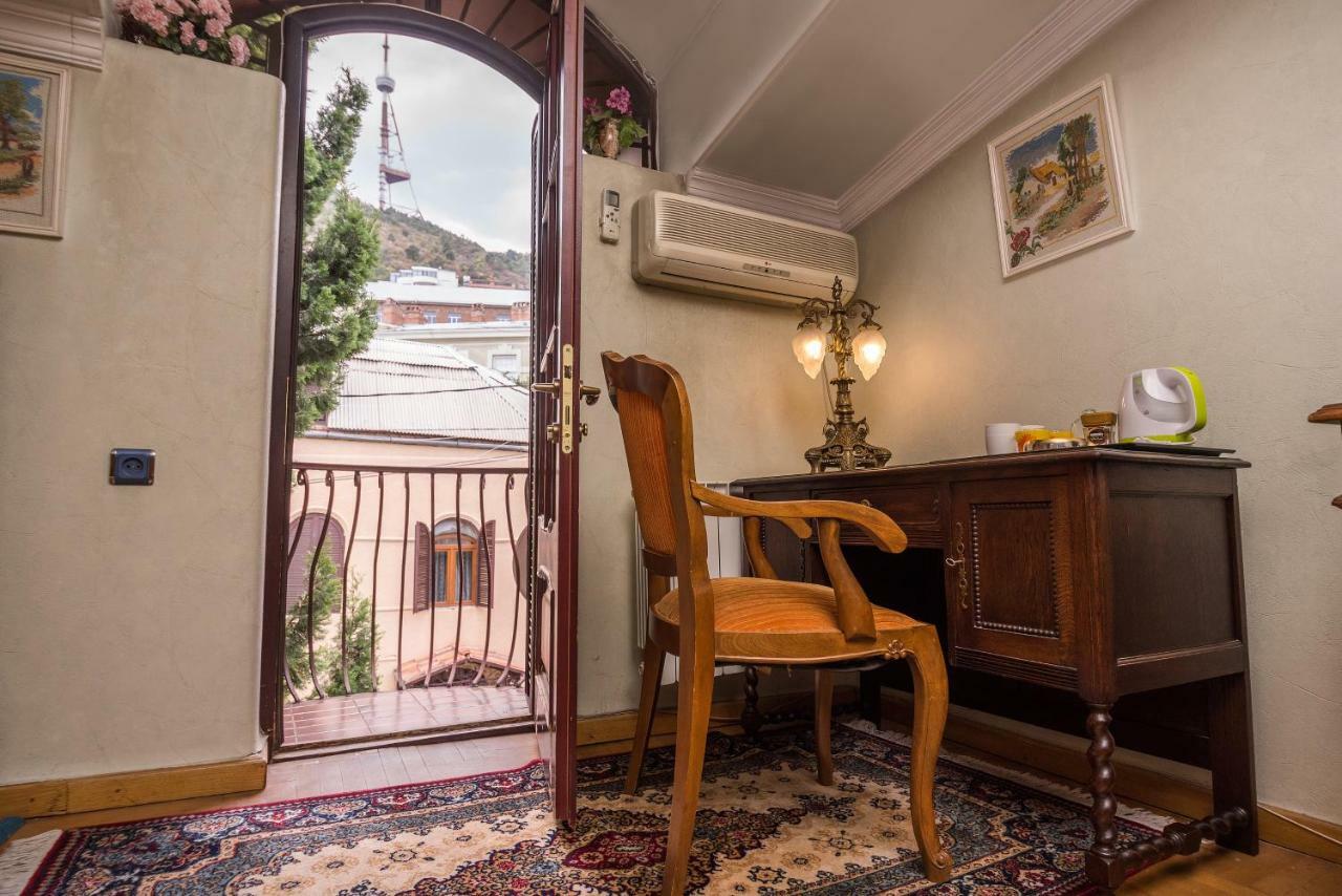 Lia'S Guest House Тбилиси Екстериор снимка