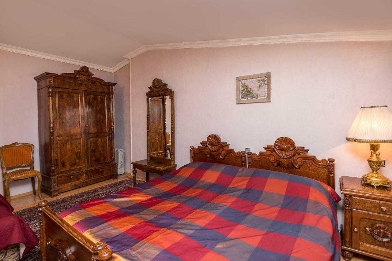 Lia'S Guest House Тбилиси Екстериор снимка