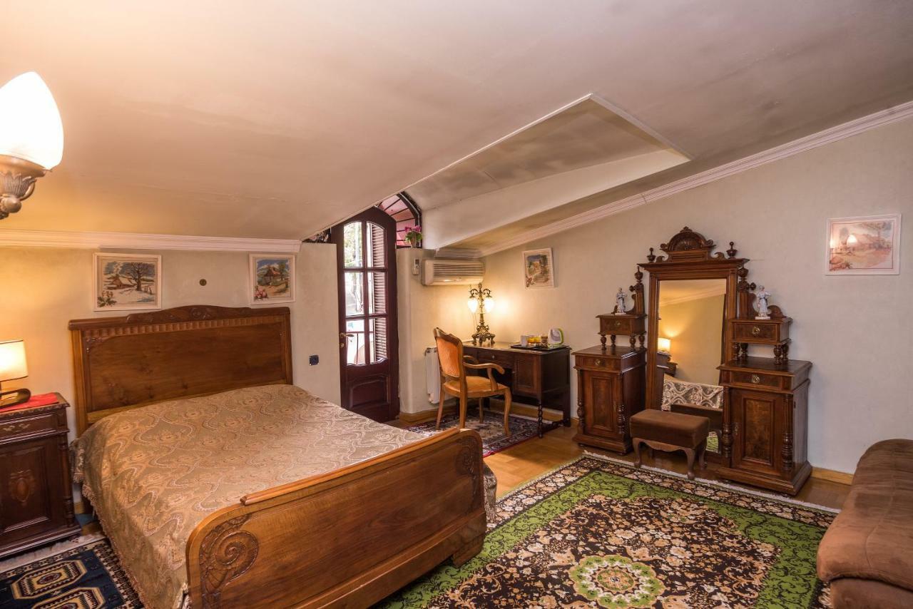 Lia'S Guest House Тбилиси Екстериор снимка