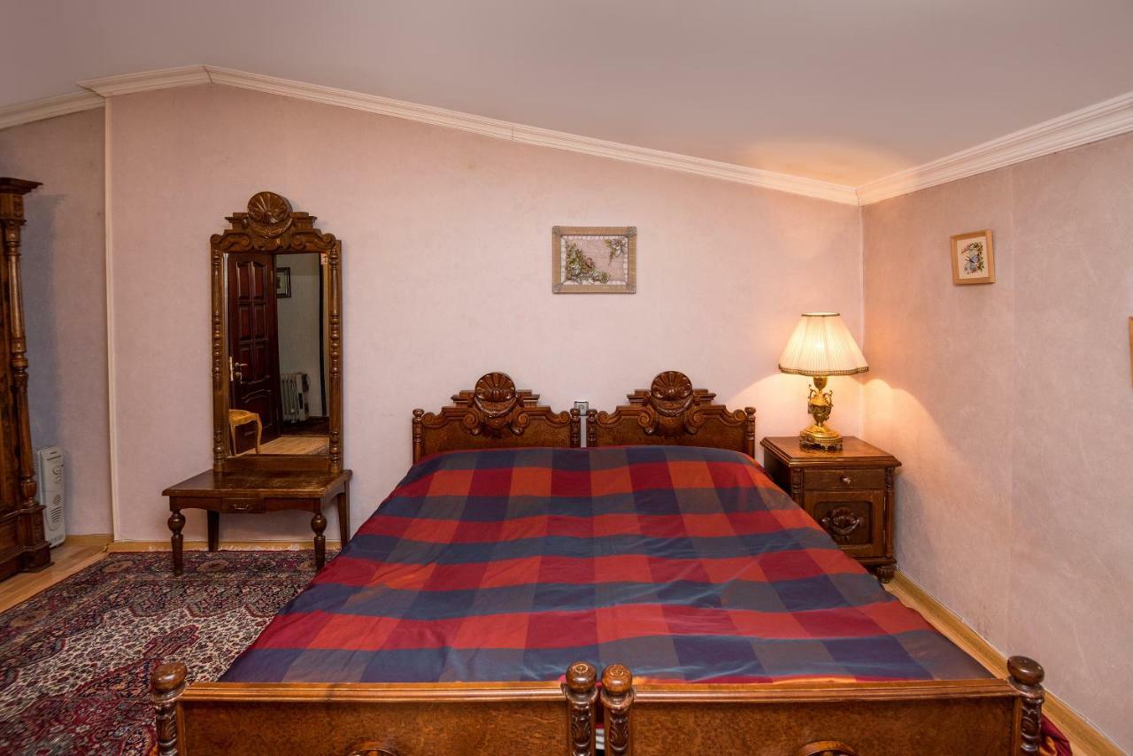 Lia'S Guest House Тбилиси Екстериор снимка