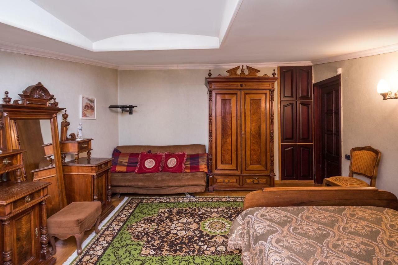 Lia'S Guest House Тбилиси Екстериор снимка