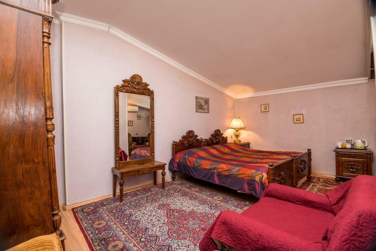 Lia'S Guest House Тбилиси Екстериор снимка