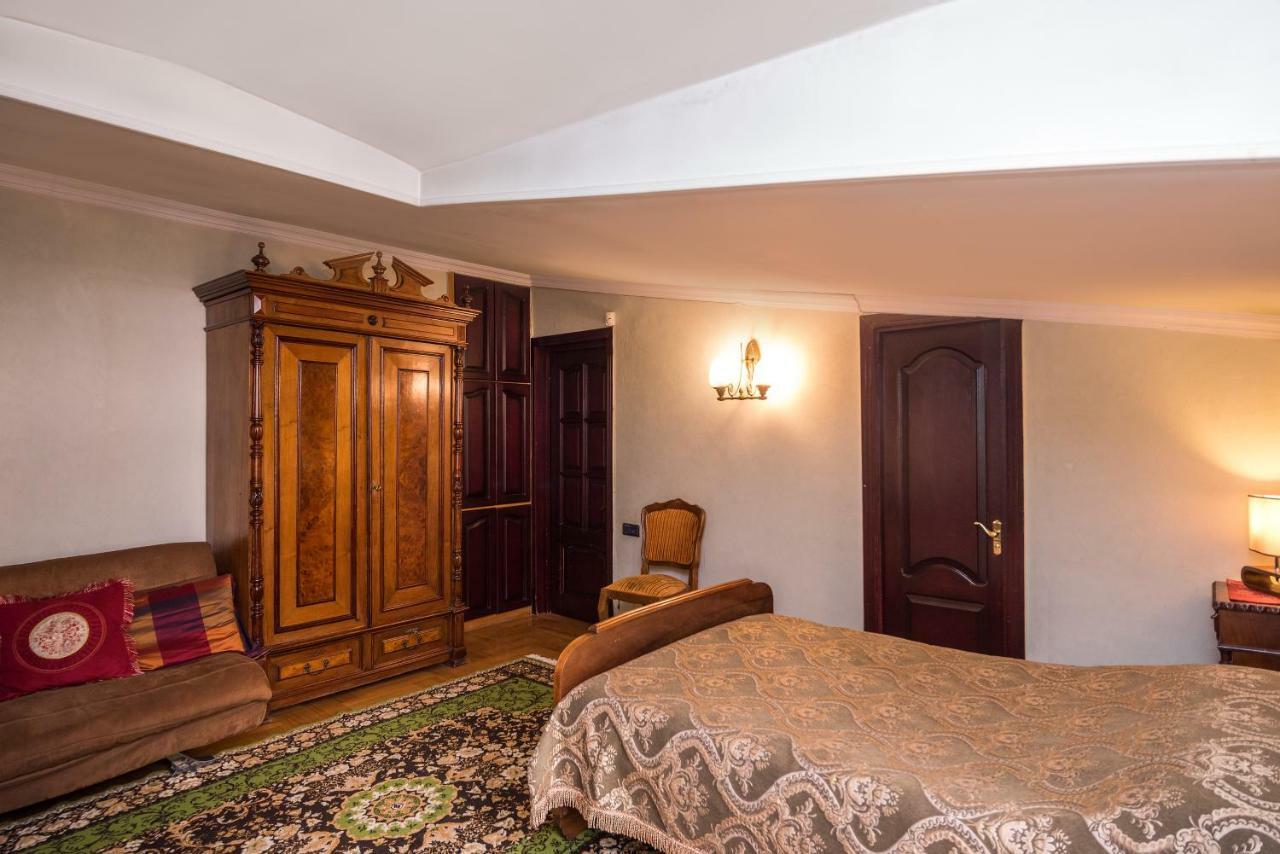 Lia'S Guest House Тбилиси Екстериор снимка