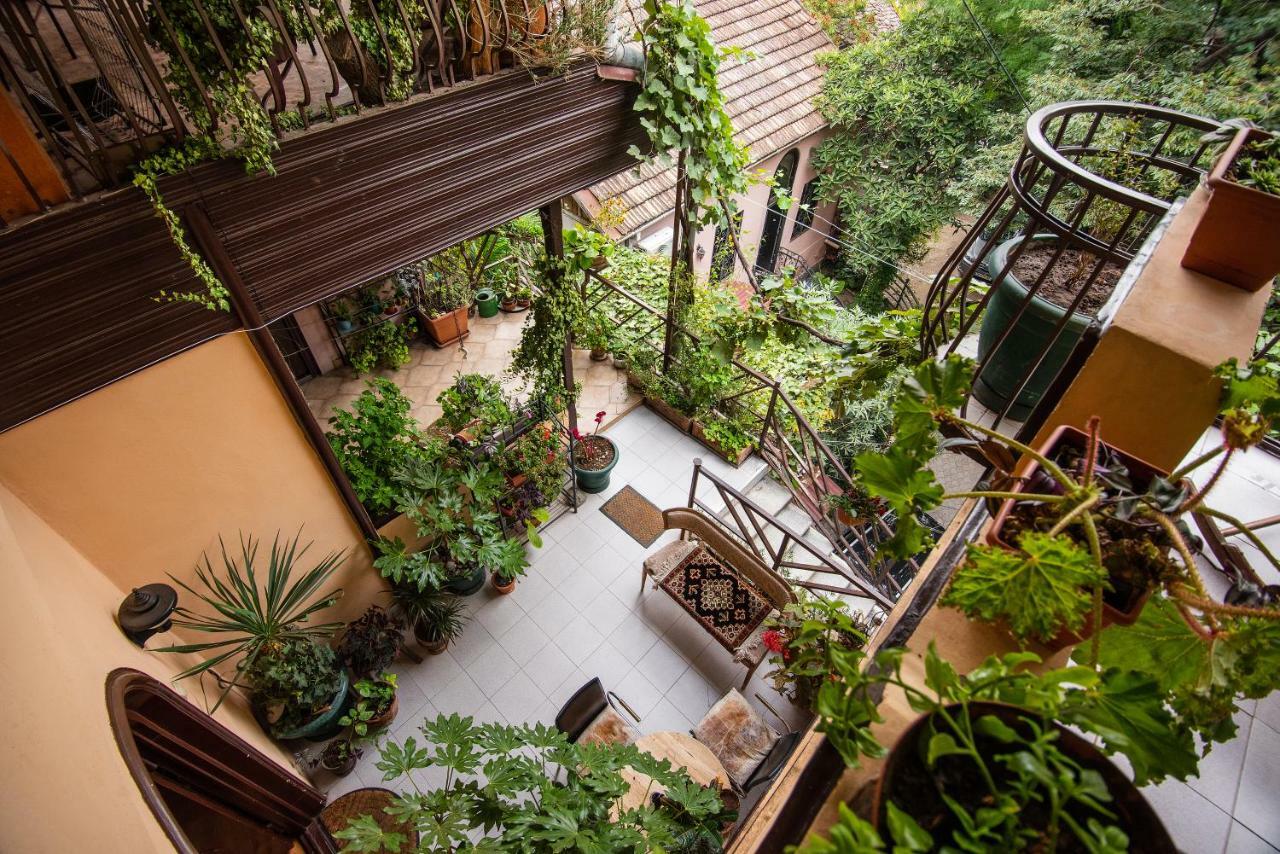 Lia'S Guest House Тбилиси Екстериор снимка