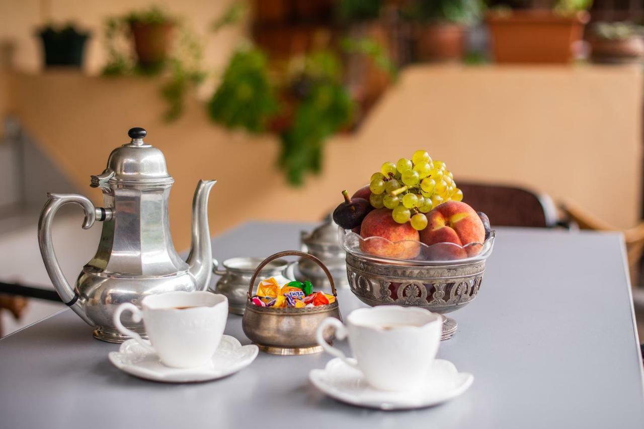 Lia'S Guest House Тбилиси Екстериор снимка