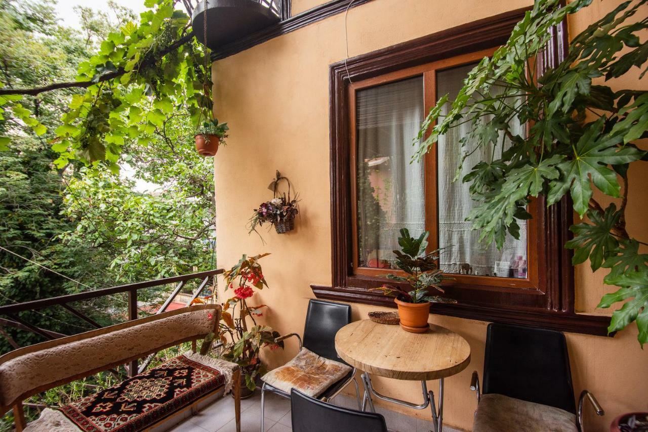 Lia'S Guest House Тбилиси Екстериор снимка