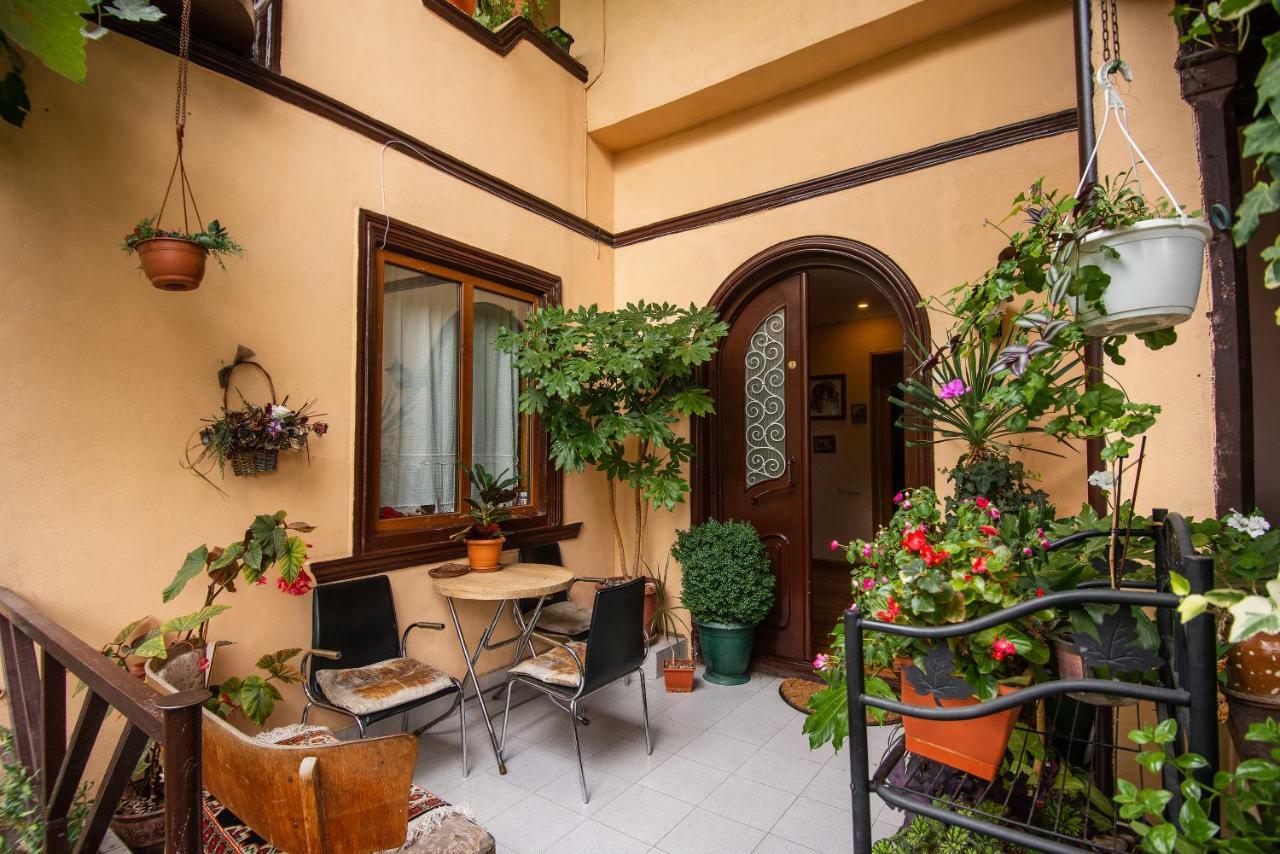 Lia'S Guest House Тбилиси Екстериор снимка