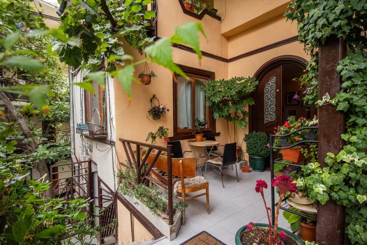 Lia'S Guest House Тбилиси Екстериор снимка
