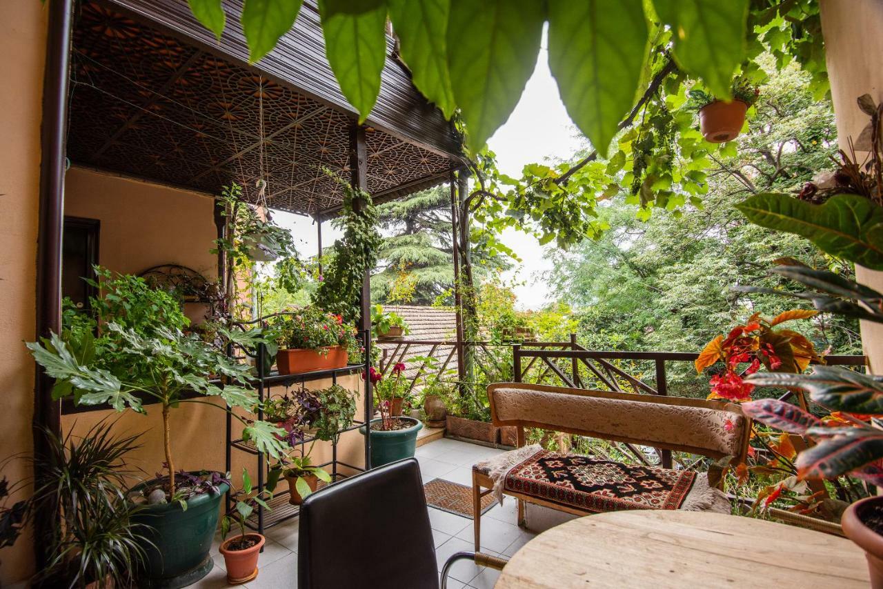 Lia'S Guest House Тбилиси Екстериор снимка